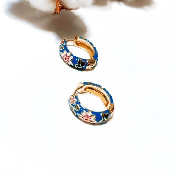 Floral print gold hoop earrings N246 - Picture 2 of 3